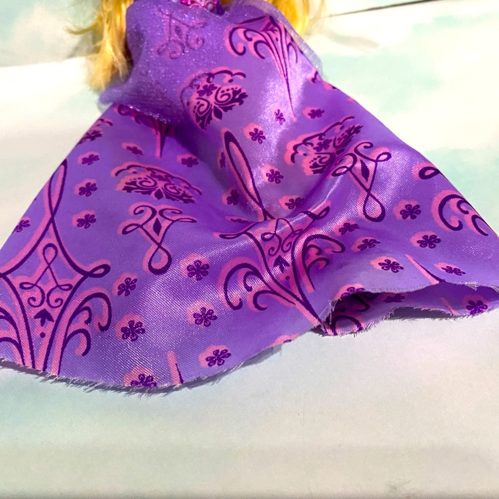 DISNEY VINTAGE 2007 COLLECTABLE RAPUNZEL DOLL by MATTEL - Picture 5 of 11